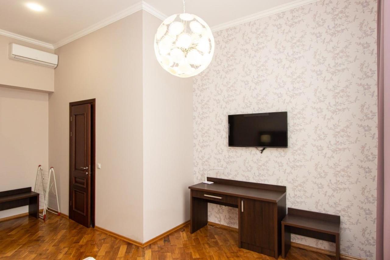 Апартаменти В Центрі Міста Ivano-Frankivsk Eksteriør billede